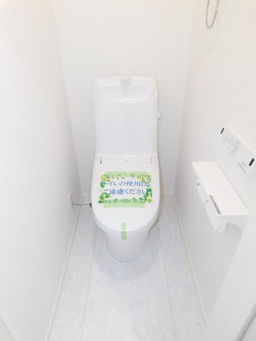 名古屋市東区矢田３丁目の新築一戸建のトイレ|◇トイレ◇　　１階・２階シャワートイレ・節水タイプ・リモコンパネル付き