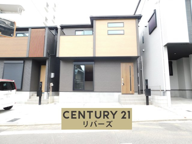 名古屋市東区矢田４丁目の新築一戸建の外観|☆２号棟☆　新価格！！いつでも見学できます♪（お問合せ当日、平日、水曜、夜間でもＯＫ）　名鉄「矢田」駅徒歩３分！　３沿線利用可・便利な立地♪　南向き！　駐車並列２台ＯＫ！　床暖房や食洗機など設備充実！