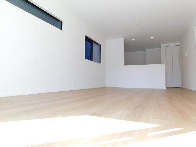 名古屋市東区矢田４丁目の新築一戸建の居間・リビング|◇リビング◇　　南面で明るく広いリビング１９．４帖　足元から均等に温まる床暖房付き！