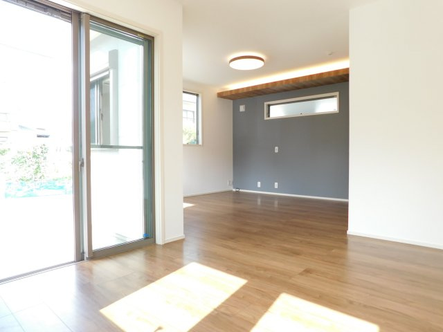 名古屋市天白区植田山４丁目の中古一戸建の居間・リビング|◇リビング◇　　明るいリビング約１６．８帖　三面採光の開放感のある空間♪