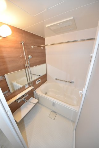 ジャスパ御堂筋本町の浴室