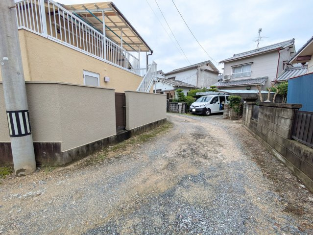 古三津3丁目土地の前面道路含む現地写真