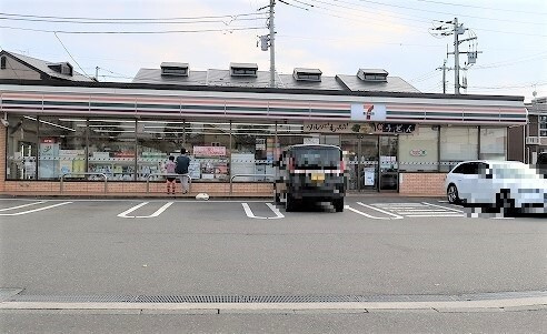 スリービレッヂの周辺|コンビニ「セブンイレブン　横浜勝田南1丁目店まで519m」