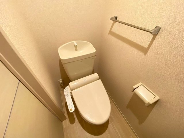 プレシャス　Ａのトイレ|温水洗浄便座付きトイレです。