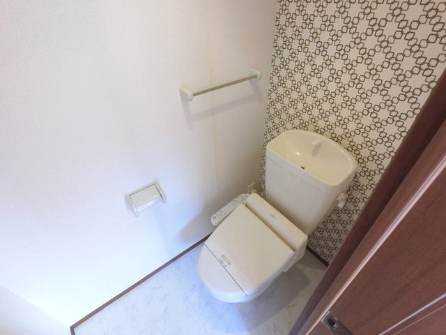 マルベリーのトイレ|温水洗浄便座付きトイレです。