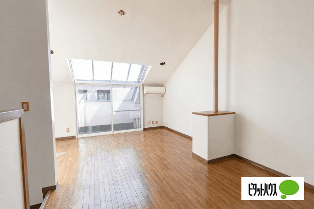 ＫＧ　Apartmentsの居間・リビング
