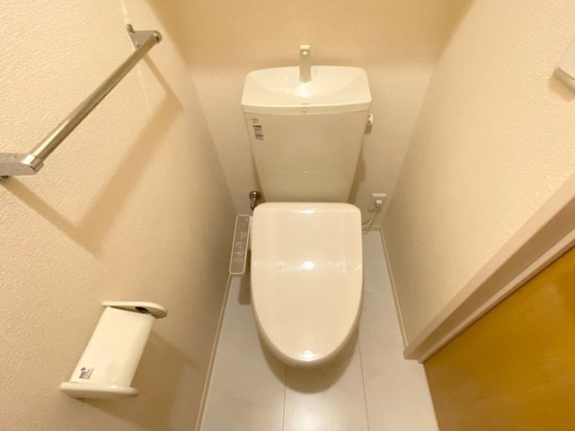 クラリーチェのトイレ|温水洗浄便座付きトイレです。