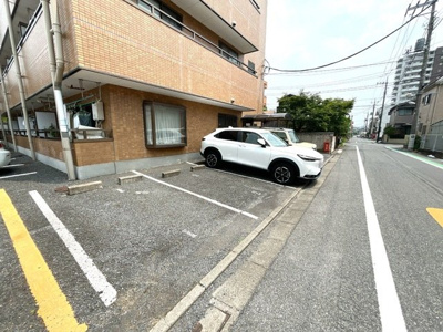 ★敷地内駐車場★（空き状況・使用料等詳細はご確認下さい）