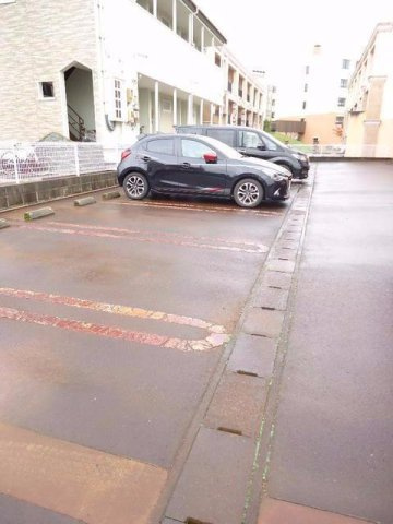 ヴィラ　グランデージの駐車場