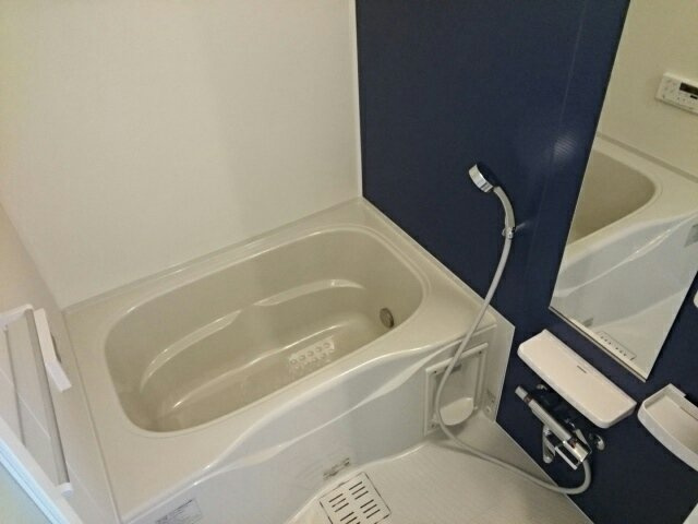 カンタービレ西浜Ⅱの浴室