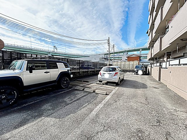 エスポワール丸新の駐車場