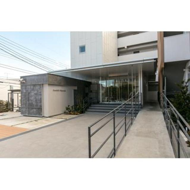 アンソレイユ氷川台のエントランス