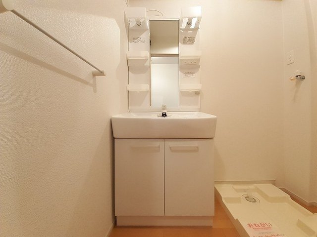 ベルフォールⅣの洗面所|明るい洗面所です