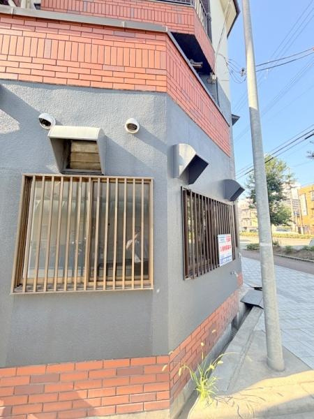 鶴町3丁目店舗付戸建のエントランス
