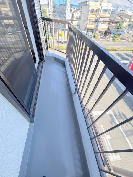 鶴町3丁目店舗付戸建のバルコニー