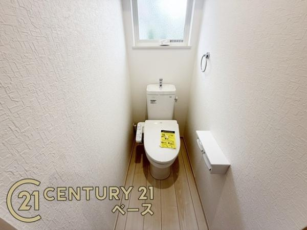 ファーストタウン五条畑 ２号棟 ／新築一戸建のトイレ|■ウォシュレット付きのお手洗いです！