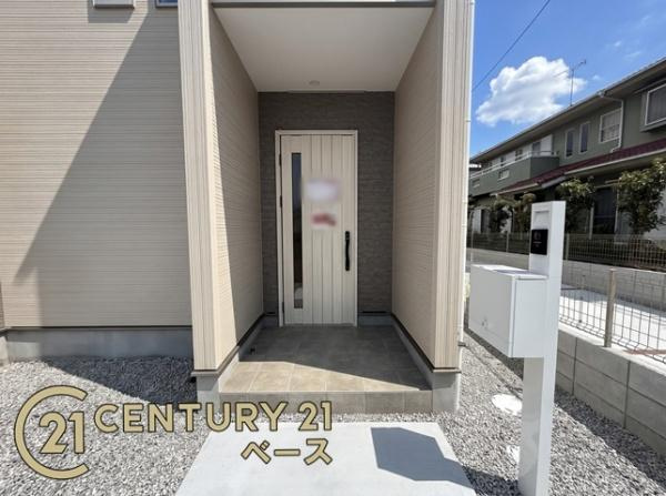 ファーストタウン五条畑 ２号棟 ／新築一戸建の玄関|■こちらがが外観から見た玄関となっております。