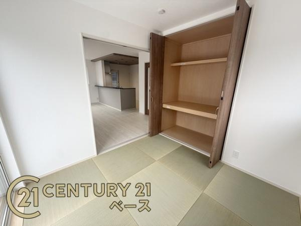 ファーストタウン五条畑 ２号棟 ／新築一戸建の和室|■和室とＬＤＫは隣接しており、リビングの延長としても客間としてもご使用いただけます。