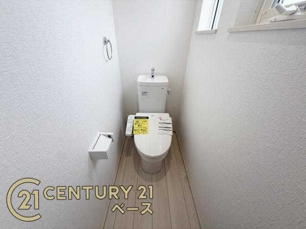 ファーストタウン五条畑 ２号棟 ／新築一戸建のトイレ|■１・２階ともにお手洗いウォシュレット付き完備です！