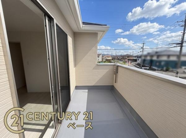 ファーストタウン五条畑 ２号棟 ／新築一戸建のバルコニー|■開放感あふれる南西向きのバルコニー！洗濯物もよく乾きます！
