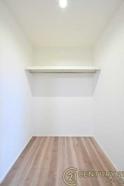 御所市御門町 ／新築一戸建の収納|■現地撮影写真■広々としたシューズクロークを完備！