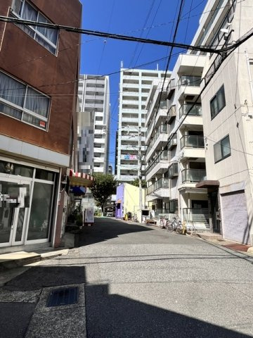 新開地６丁目中古戸建の前面道路含む現地写真