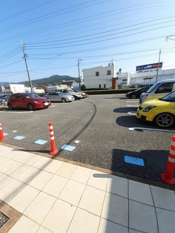 アルドーレの駐車場