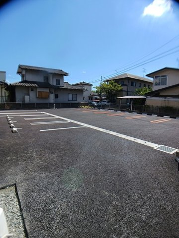 シャリオ　バシェの駐車場