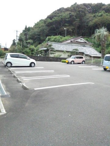 Ｓｙｍｐｏｎｙ　華久咲　Ｂの駐車場