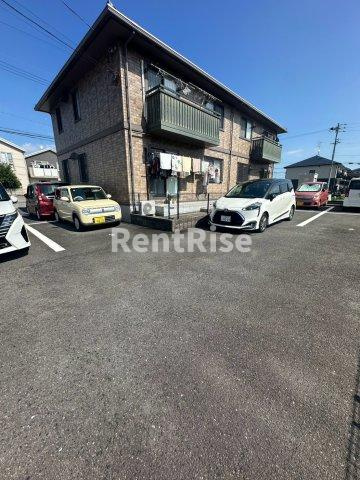 レーベンの駐車場