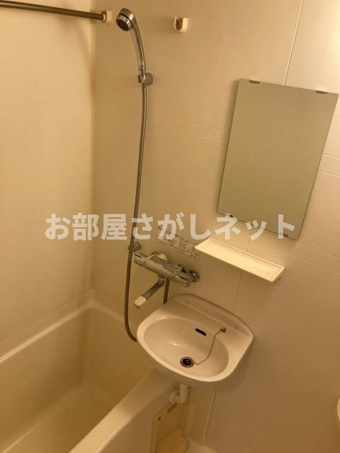 ルーブル新宿西落合参番館【おとり物件なし】#学生・社会人にオススメ！初期費用分割払いOK！の浴室