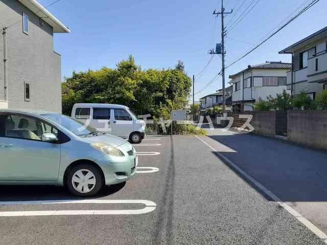 ニューストーンＳの駐車場