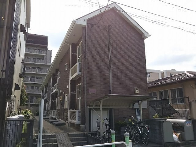 レオパレスイースト浅川の外観