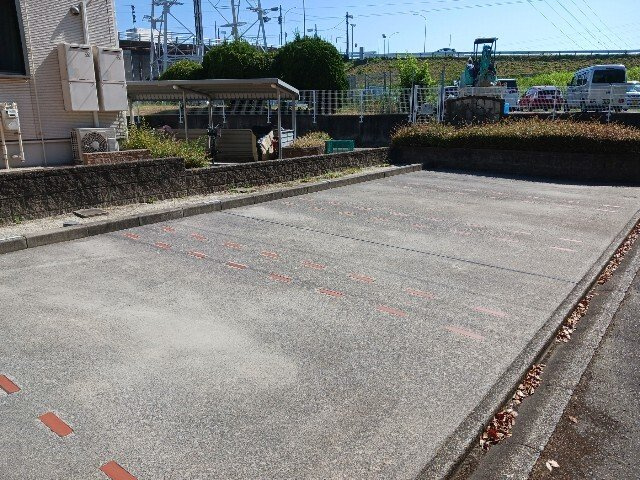 Ｔ・イストワールの駐車場