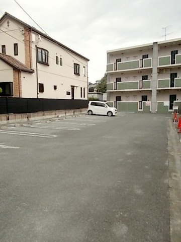 ライツェント・Ｋの駐車場