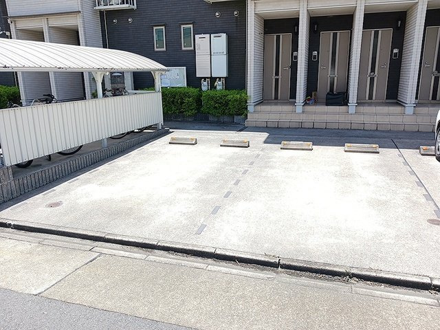 ガ－デンスクエアＢの駐車場