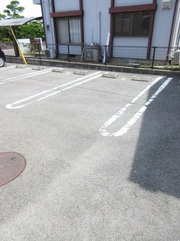 サニーレーンの駐車場
