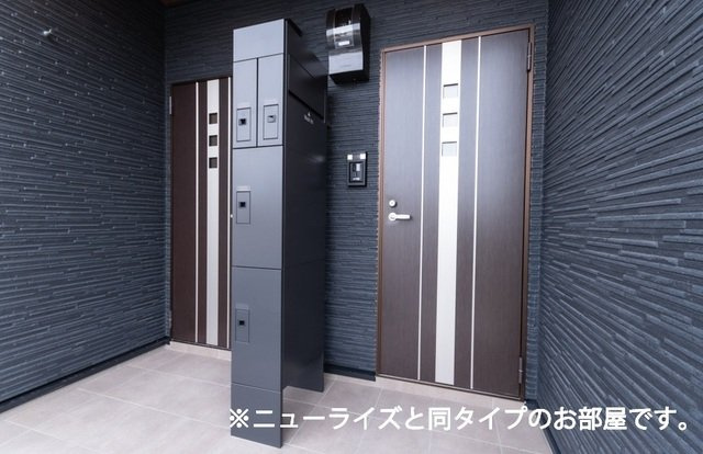 ヒカルサ市原五井西の玄関