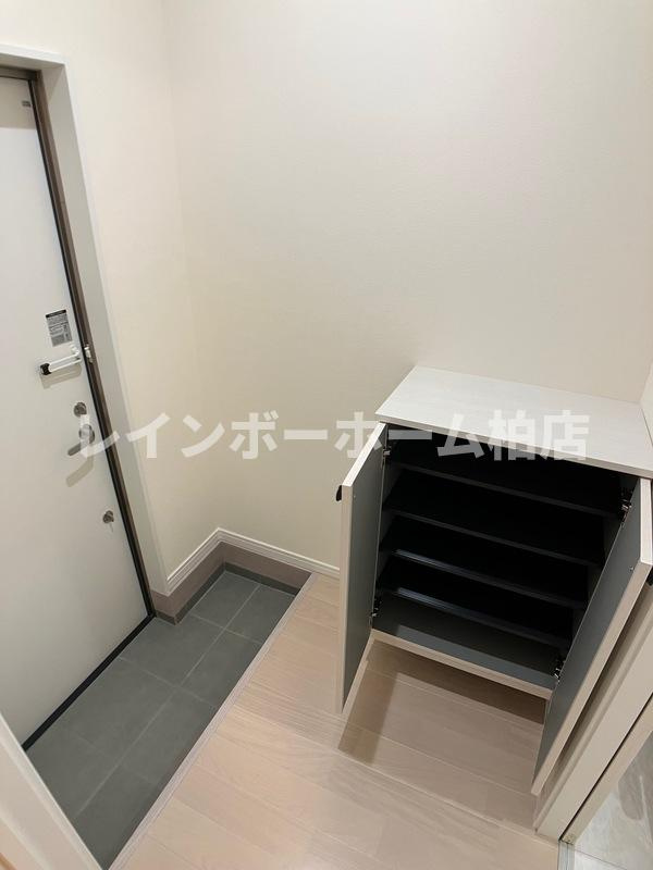 特典：仲介手数料が無料です!!の玄関|ゆったりとした玄関です