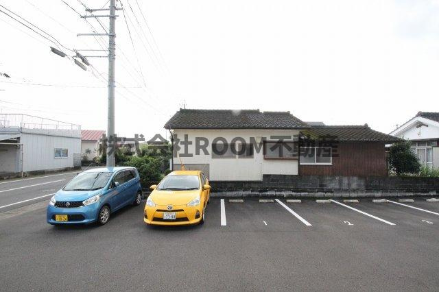 Ｒａｆｆｉｎｅの駐車場|駐車場があるので、車を買う予定の方も安心です
