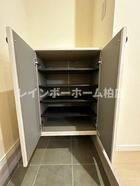 特典：仲介手数料が無料です!!の玄関