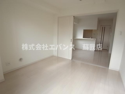 【寝室】 | リトルズ本千葉 | 落ち着いた色調の寝室です