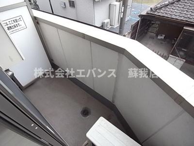 【バルコニー】 | リトルズ本千葉 | 暖かな日差しのふりそそぐバルコニー