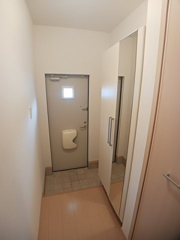 サンハイツ北六甲五番館の玄関|明るい玄関です