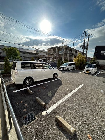 尼崎市武庫川町１丁目のアパートの駐車場