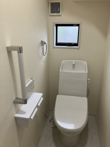 姫路市書写　中古一戸建てのトイレ|2026年6月頃撮影　1階トイレ　温水洗浄便座付