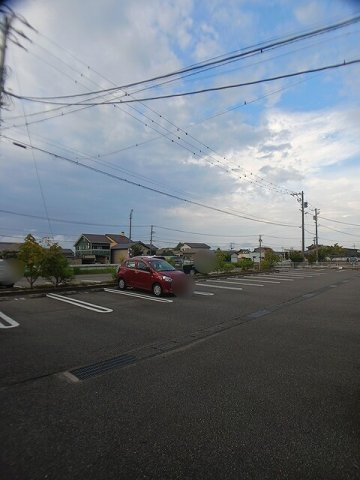 【駐車場】 | クレスト藤 | 駐車場があるので、車を買う予定の方も安心です