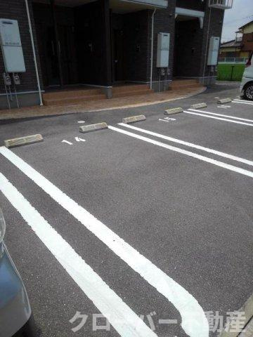 アイリスＢの駐車場