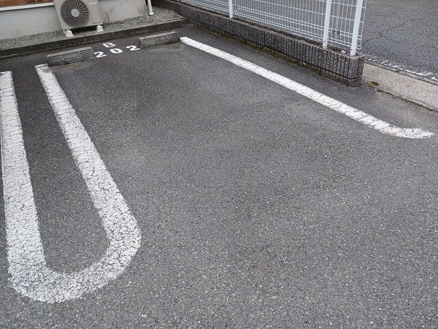 ブルーメ野里Ｂの駐車場