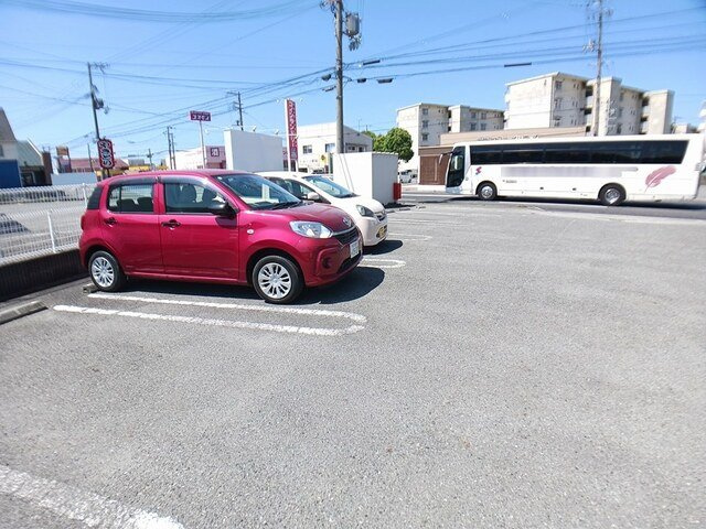 アクロポリスⅤの駐車場